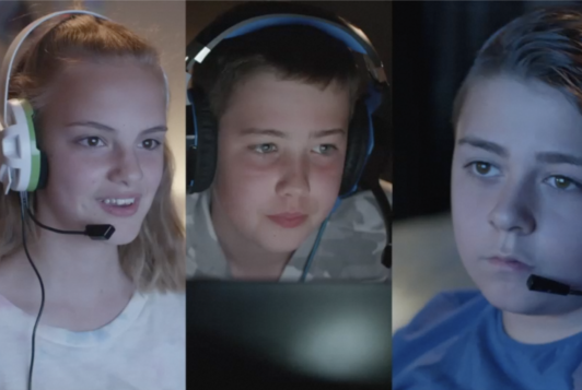 £ white pupils with gaming headsets